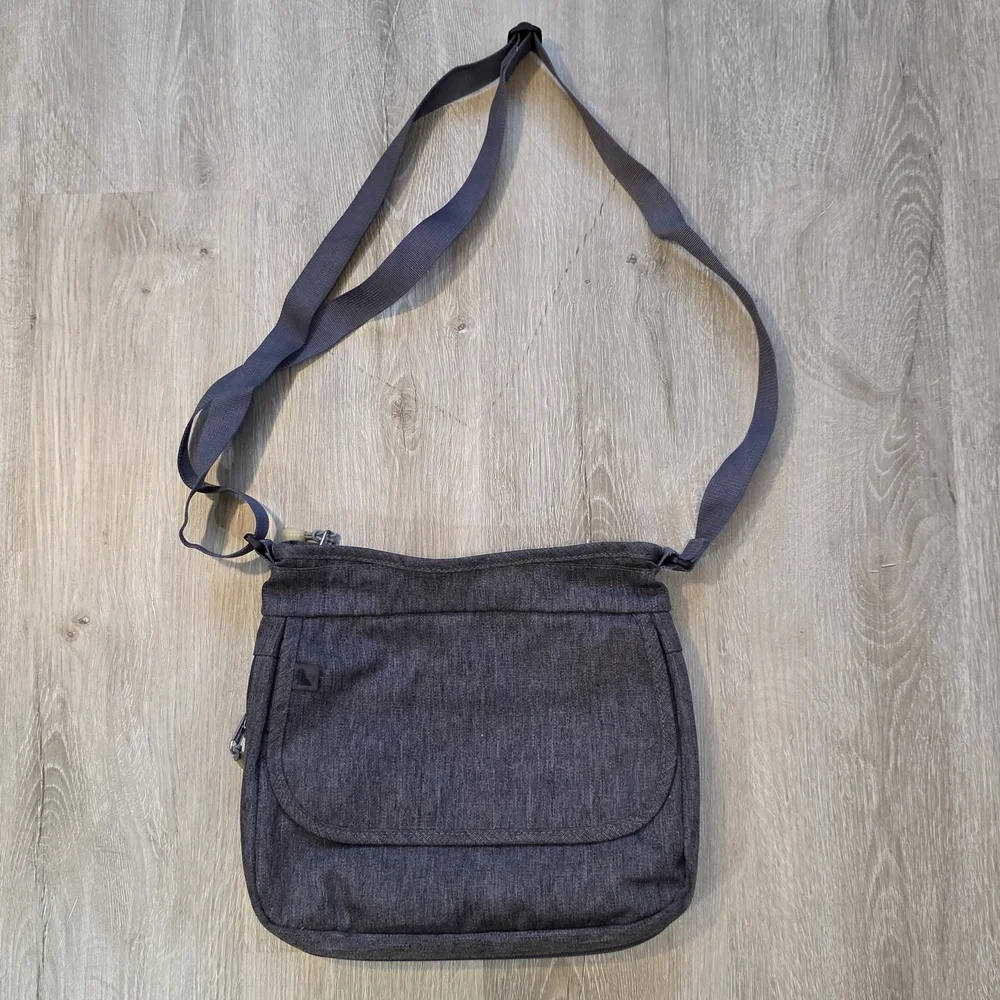 L.L. Bean Boundless Expandable Crossbody Bag Purse Tote 10 X 10 - Picture 1 of 8